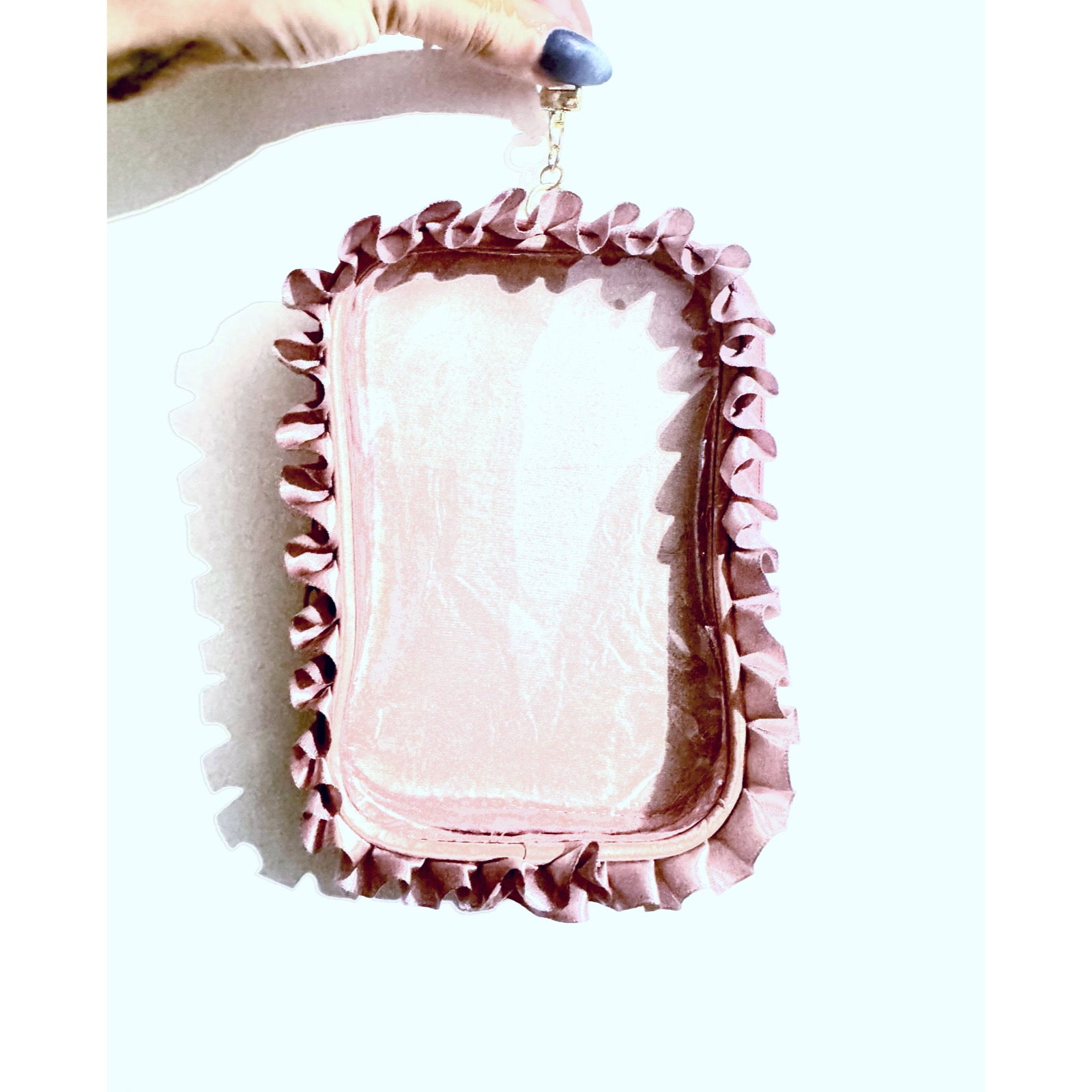 Frilly goods case