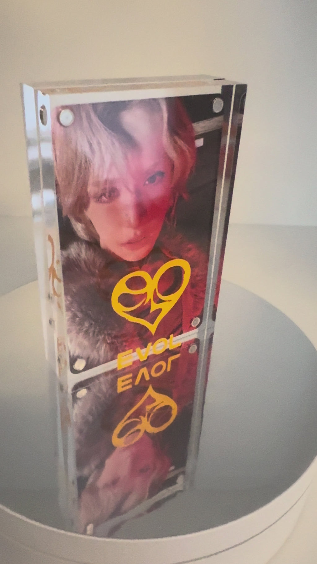 Magnetic photocard display stand