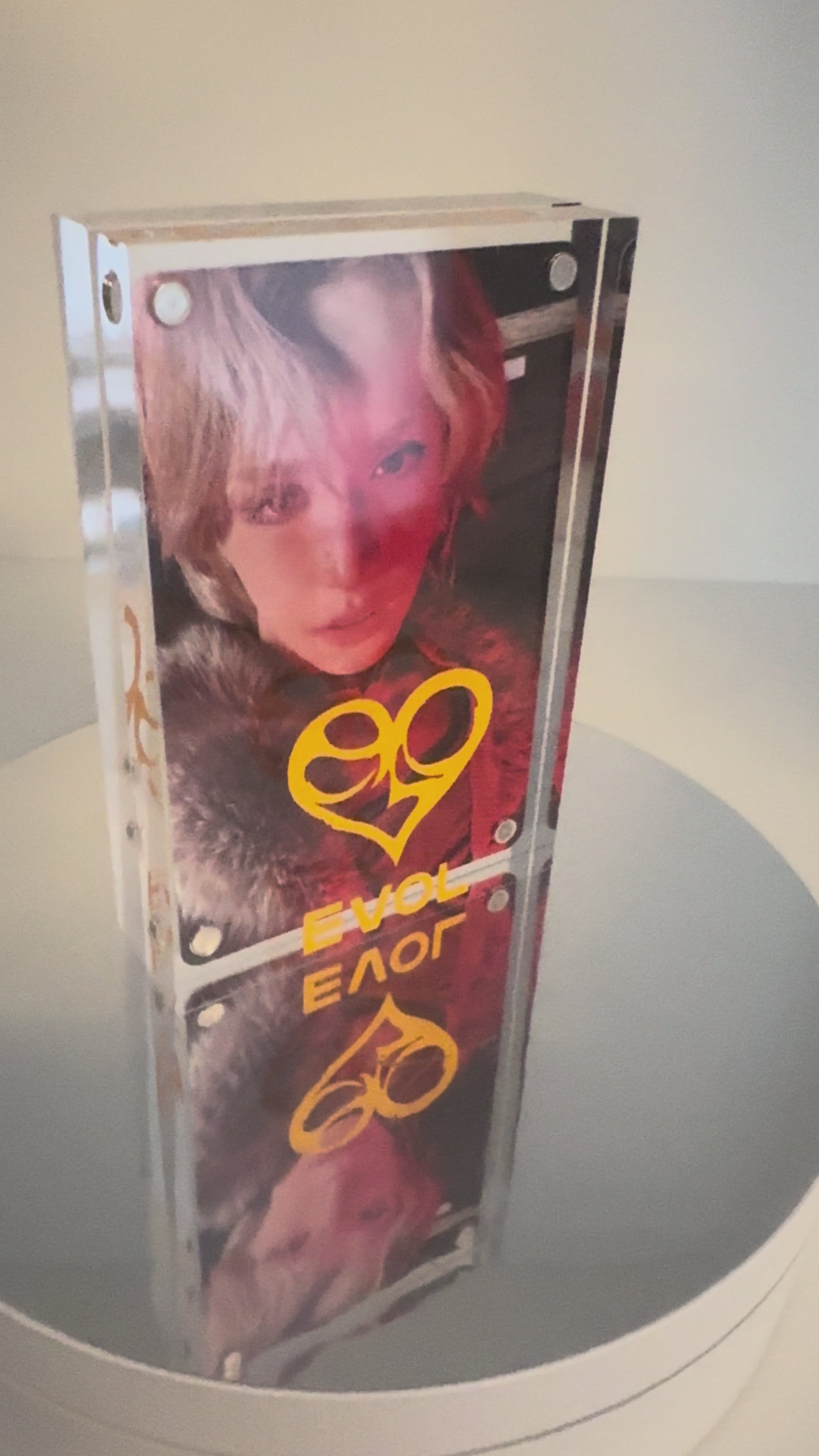 Magnetic photocard display stand